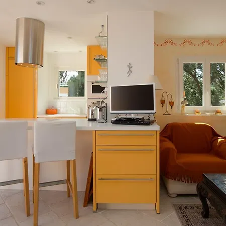 La Tarentane Guest house 2*