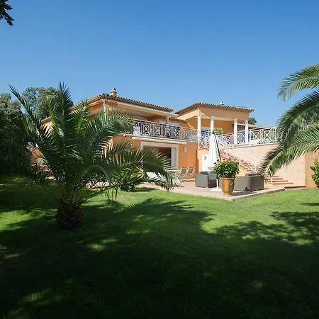 Guest house La Tarentane 2*