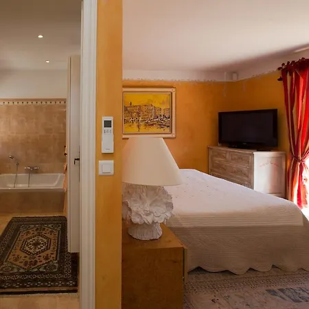 La Tarentane Guest house 2*