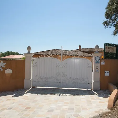 La Tarentane Guest house 2*